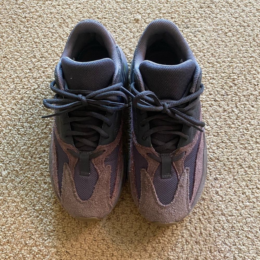ADIDAS YEEZY BOOST 700